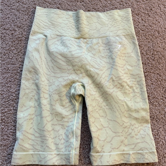 Gymshark Cream Patterned Bike Shorts - Picture 2 of 4